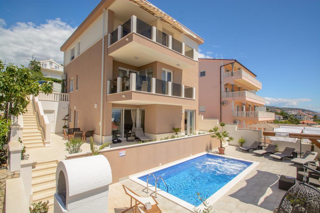 Apartments Villa Atlantis Trogir Exterior foto